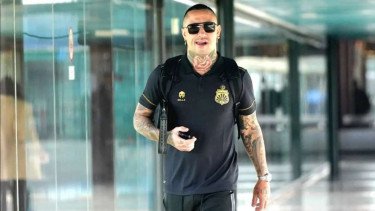 Pemain Bhayangkara FC Radja Nainggolan