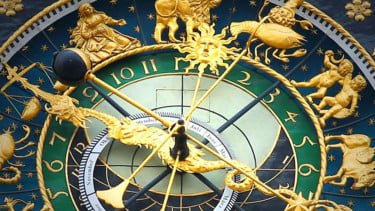 Rezeki Datang dari Arah Tak Terduga! 4 Zodiak Ini Paling Hoki pada Senin 1 Juni 2026