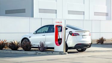 Fitur Autopilot Tesla Kini Berbayar Bulanan