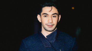 Pesan Menyentuh Ibu Reza Rahadian saat Sang Anak Pilih Jadi Mualaf