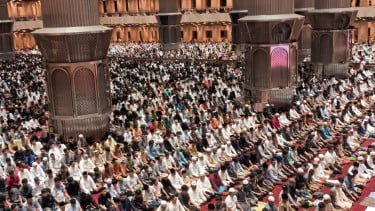 Tarawih Sendiri atau Berjamaah? Ini Penjelasan Ulama dan Dalil yang Sering Terlewat