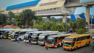 Lonjakan Penumpang Mudik di Kampung Rambutan Capai 100 Persen sejak Minggu Pagi