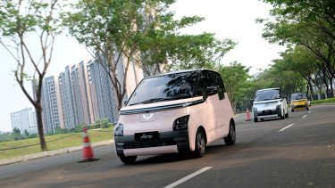 Terpopuler: Duel Range EV China, Harga Ban Pirelli, dan Macet Bandung Naik