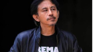 Sosok Istri Pertama Epy Kusnandar yang Misterius Tiba-tiba Disorot, Baru Dicari Usai Sang Aktor Tutup Usia, Satnarkoba Polres Metro Jakarta Barat menangkap aktor senior Epy Kusnandar lantaran kasus kepemilikan zat narkotika. , Venna Melinda Ungkap Sejak Kecil Verrell Bramasta Selalu Mandi Air Mineral dan Dilarang Kotor-Kotoran, Berharap Inara Rusli Minta Maaf dengan Tulus, Wardatina Mawa: Dia Merusak Pernikahan Saya, Rumah Tangganya Hancur, Ini Isi Tuntutan Wardatina Mawa ke Inara Rusli, Maudy Ayunda Baru Nongol Bahas Banjir Sumatera, Netizen: Setelah Kena Rujak Baru Speak Up, TERPOPULER: Sosok Istri Pertama Epy Kusnandar, Verrel Bramasta Sejak Kecil Mandi Pakai Air Mineral
