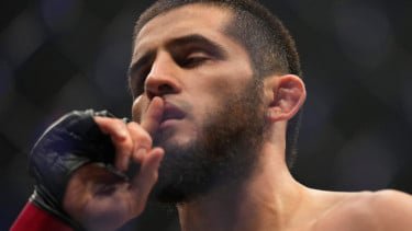 Menang Besar di UFC 322, Segini Duit yang Dibawa Pulang Islam Makhachev