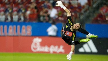 Saingan Maarten Paes untuk Jadi Kiper Pertama Ajax