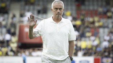 Benfica Pasang &lsquo;Bom Waktu&rsquo; di Kontrak Mourinho