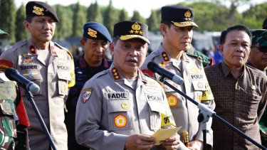 Polri Tancap Gas Ungkap Kejahatan Transnasional 2025: Tangkap 14 Buron Interpol dan Terbitkan 35 Red Notice