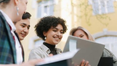 Menguak Fenomena Micro-Retirement, Tren Pekerja Gen Z dan Milenial yang Pilih &lsquo;Pensiun Sementara&rsquo; di Usia Muda