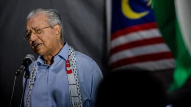 Mahathir Desak PM Anwar Batalkan Undang Trump: Dia Tidak Diterima di Malaysia
