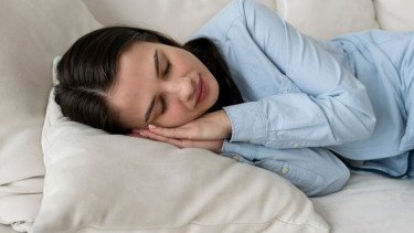 Tidur Siang Bisa Bantu Hemat Energi saat Puasa? Ini Penjelasan Dokter Tirta