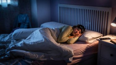 Bukan Mitos! Ini Alasan Medis Kenapa Wanita Disarankan Tidur Tanpa Celana Dalam