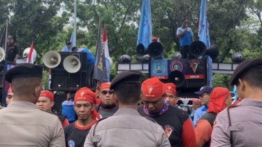 Demo Buruh di DPR RI Bubar usai Tak Ada Satupun Wakil Rakyat yang Berani Muncul