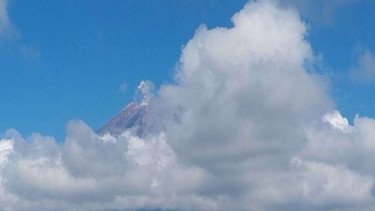 Gunung Semeru Tercatat 4 Kali Erupsi, Tertinggi 700 Meter dari Atas Puncak
