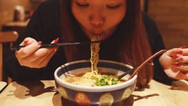 Jangan Salah, Orang yang Makan Lambat Ternyata Punya Ciri Kepribadian Ini