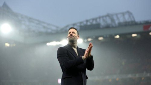 Terpuruk di Premier League, Van Nistelrooy Resmi Pisah dengan Leicester