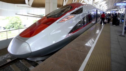 Kereta Cepat Whoosh Delay 50 Menit Gara-gara Layangan