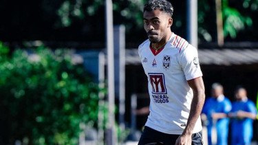 Yakob Sayuri Diserang Rasis di Kanjuruhan, Suporter Kapan Waras?