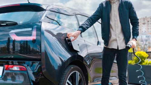 Benarkah Mobil Listrik Bikin Penumpang Mudah Mabuk? Simak Fakta Ini