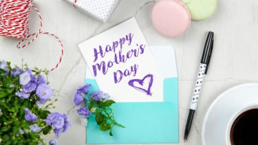 Top 12+ Ide Kado Hari Ibu untuk Mama di Rumah, Simpel dan Penuh Cinta!