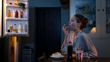 Jangan Langsung Duduk Setelah Makan, Ini Dampaknya bagi Gula Darah dan Berat Badan