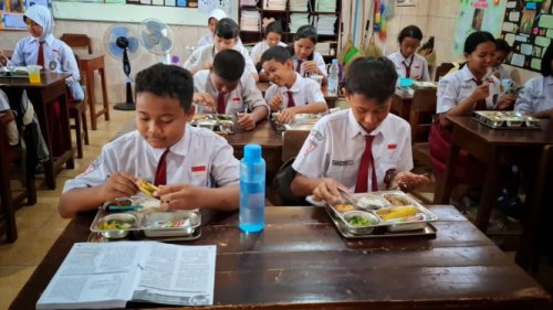 Viral MBG di Tangsel Diberi Dalam Bentuk Bahan Mentah, Anggota DPR: Itu Namanya Bantuan Sembako