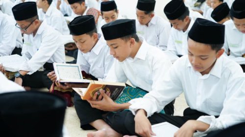 Dianjurkan Dibaca di Hari Jumat, Ustaz Khalid Basalamah Ungkap Keistimewaan Surat Al Kahfi