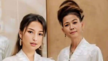 Jennifer Coppen dan mertuanya, Yaya Kamari