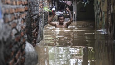 Banjir Jakarta Kian Meluas! 14 RT dan 18 Ruas Jalan Terendam, Air Capai 50 Cm