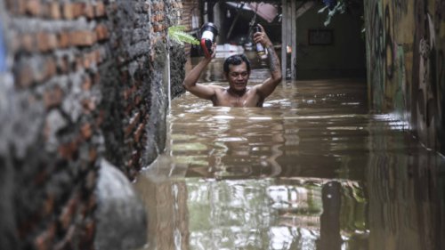 Hujan Deras Guyur Jakarta, BPBD: 3 RT di Jakarta Barat Tergenang hingga 40 cm