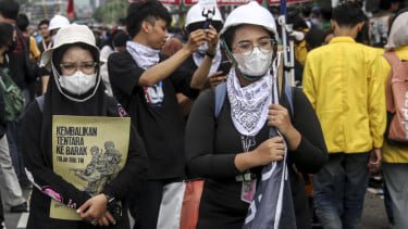 Demo Evaluasi Setahun Prabowo&ndash;Gibran Kepung Monas hingga DPR, Ribuan Polisi Dikerahkan, Pengalihan Arus Situasional