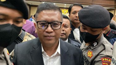 Hasto Terisak saat Kutip Pernyataan Bung Karno dan Kudatuli saat Bacakan Pledoi