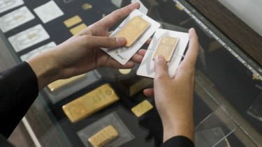 Daftar Harga Emas Hari Ini 17 Mei 2026, Antam Cs Turun Serentak