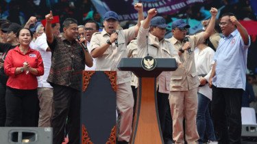 Angga Raka Prabowo Duduki 3 Jabatan, Pakar Hukum Feri Amsari: Itu Melanggar Konstitusi
