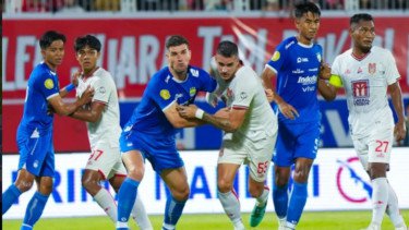 Tanding Siang Ini! Persib vs Malut United Tayang di Mana?