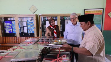 BGN Sajikan Menu MBG Spesial di HUT ke-74 Prabowo: Nasi Goreng dan Telur Ceplok
