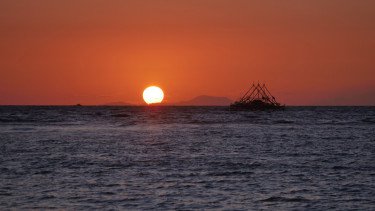 Menikmati Sunrise Anak Krakatau di Pantai Dekat Jakarta, Alternatif Healing Tak Jauh dari Ibu Kota
