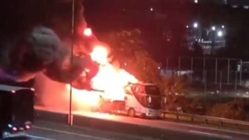 Bus Rombongan Wisata Siswa SD Ludes Terbakar di Tol Cikampek