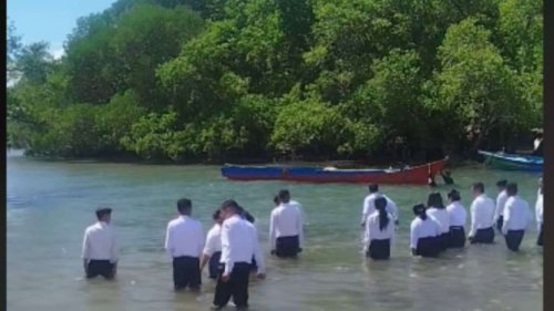 Agak Lain! Peserta CPNS di Timor Tengah Utara Menerima SK di Tepi Pantai Wini