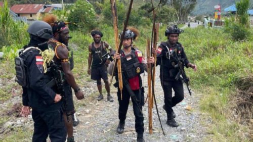 Top 11+ Rumah di Puncak Jaya Dibakar OTK, Aparat TNI-Polri Gencar Razia: Busur Panah hingga Sajam Disita