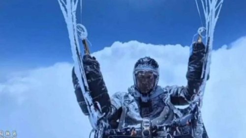 Tersedot Awan dari Ketinggian 28.000 Kaki, Paralayang Ini Nyaris Mati Beku