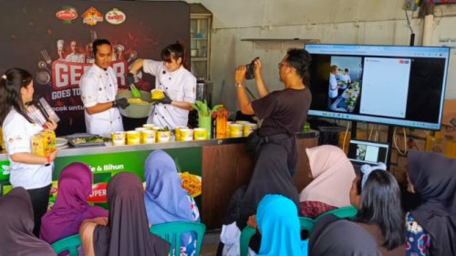 Bikin Heboh, Chef Fahmi dan Chef Fransisca Live Cooking Show di Warung Bakso