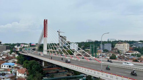 Karena Asmara, Seorang Pria Nyaris Bunuh Diri di Jembatan Pasupati
