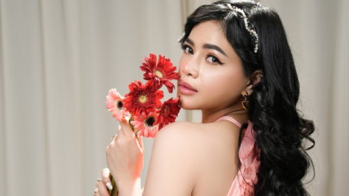 Delladevina Keluar dari Zona Galau Lewat Lagu Cinta, Seumur Hidupku