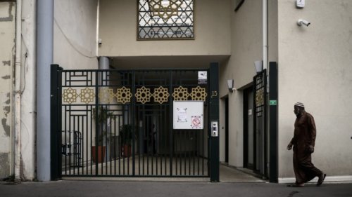 Insiden Pembakaran Al-Qur&rsquo;an di Masjid Villeurbanne Prancis, Polisi Tangkap Pelaku