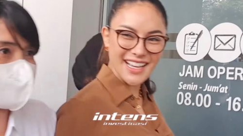 Nikita Mirzani Tersenyum Ramah saat Tiba di Kejari, Gimana Kondisinya?