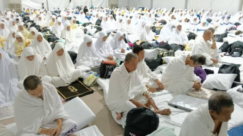 Fase Puncak Haji, Jemaah Indonesia Khusyu Berzikir dan Berdoa Saat Wukuf di Arafah