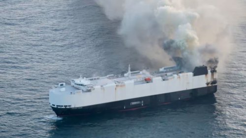 Ratusan Mobil Listrik China Picu Kebakaran Hebat di Kapal Kargo