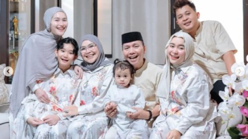 Ayu Ting Ting Kurban Tiga Sapi Limosin Jumbo: "Alhamdulillah Masih Dikasih Rezeki!"