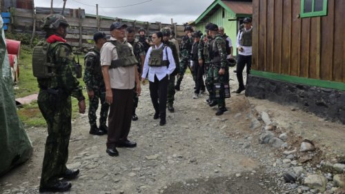 Sambangi Daerah Rawan Konflik, Menhan dan Menkeu Tinjau Pasukan TNI di Papua